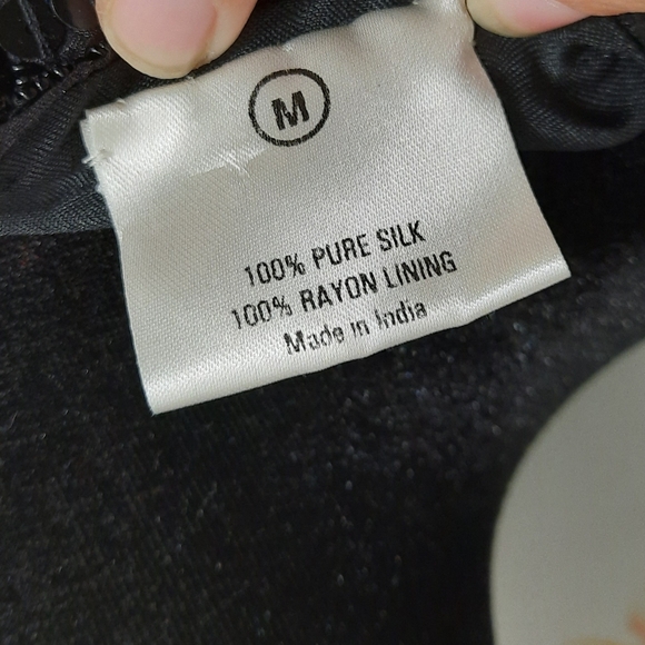 ~{Vintage}~ Silk sequined scalloped edge top. - Picture 9 of 9